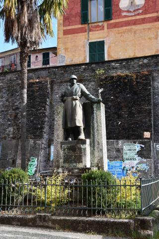 Neirone, Monumento ai caduti