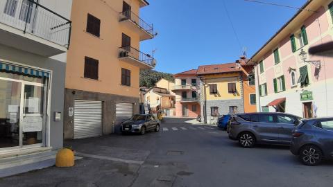 Montoggio, Piazza Balilla 2